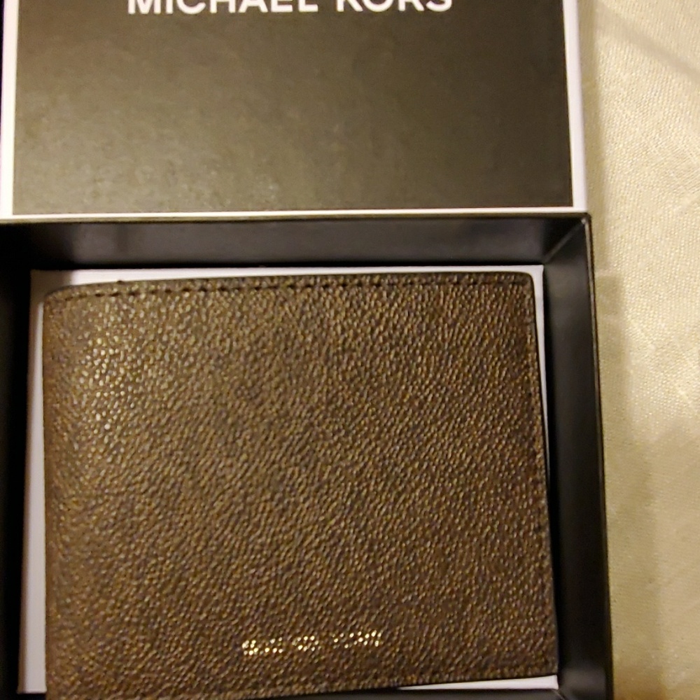 Michael Kors Men's Wallets - Picture 6 of 8